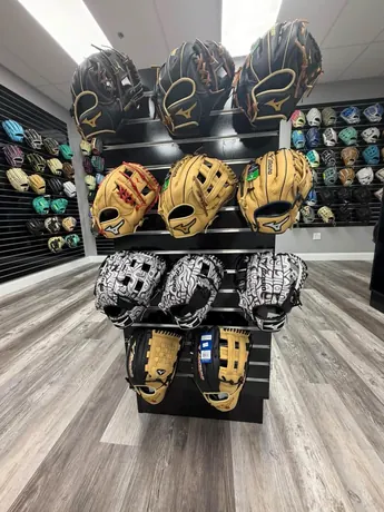 Mizuno glove display